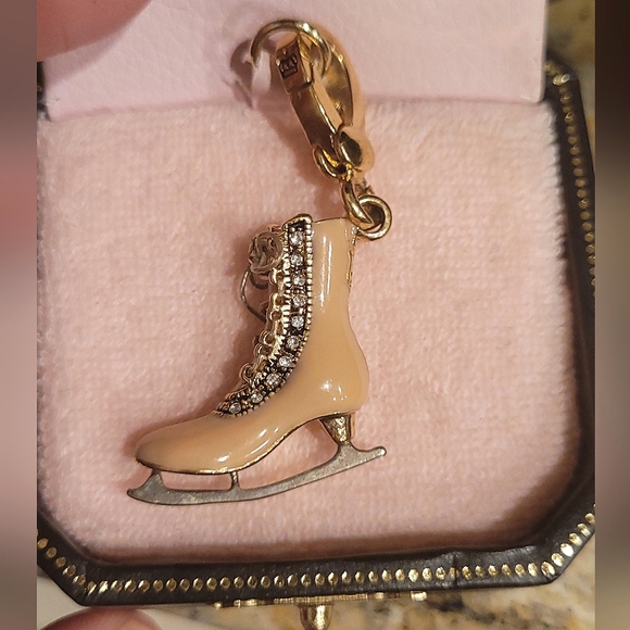 JUICY COUTURE VINTAGE PINK ICE SKATE CHARM - Picture 3 of 3